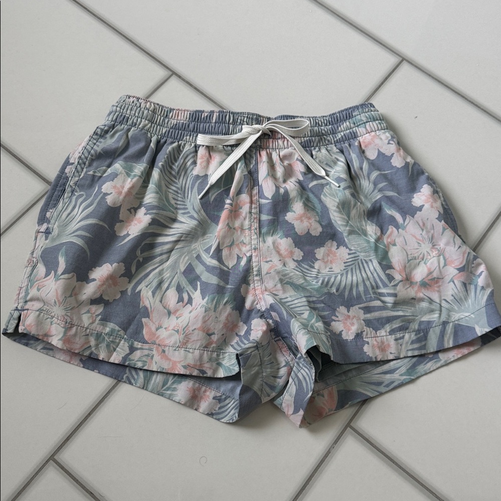 chubbies Tropical Floral Athletic Shorts in Blue, Pink and Green